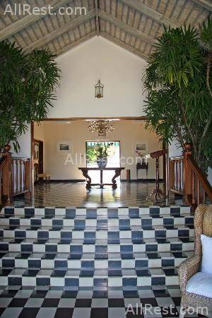 Round Hill Hotel & Villas 16